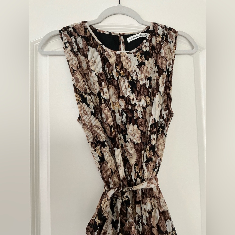 NWT Abercrombie & Fitch Pleated Floral Sleeveless Dress - Picture 2 of 6